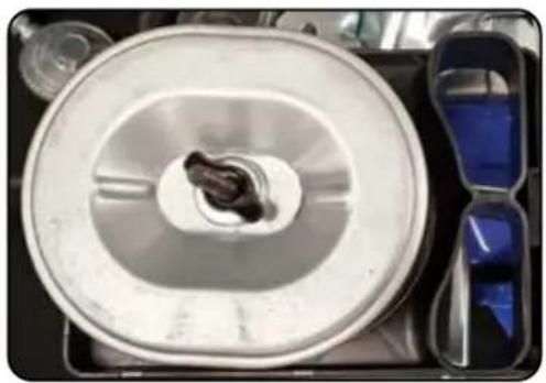 DuroMax XP702HP - Remove filter cover - 1