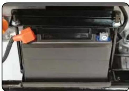 DuroStar DS5000X - Step 3 - Connect the Battery - 1