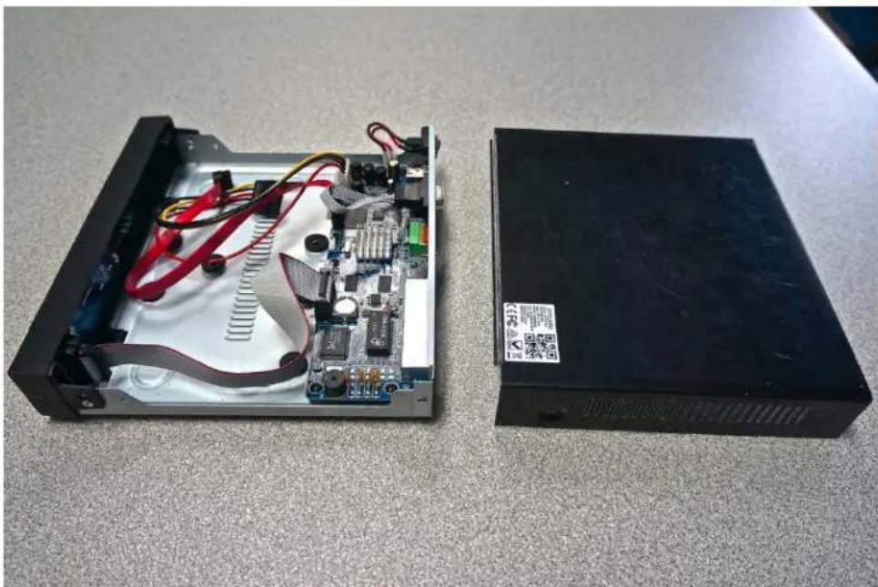 Zmodo ZM-SS714 - HDD Installation - 1