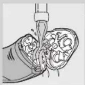 PHILIPS LR03P4B - Cleaning the shaving unit under the tap - 2
