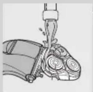 PHILIPS LR03P4B - Cleaning the shaving unit under the tap - 3