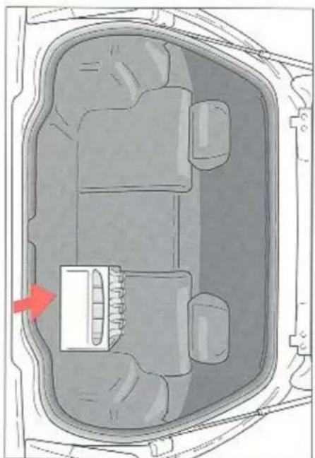 VOLVO V40 (1997) - Bagage item - 1