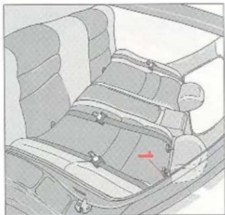 VOLVO V40 (1997) - Hoofdsteuinen achter - 1