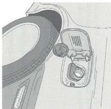 VOLVO V40 (1997) - Tankdop - 1