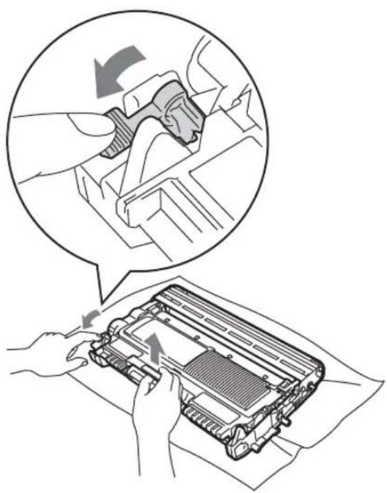 BROTHER DCP-7057W - De drumeenheid reinigen - 12