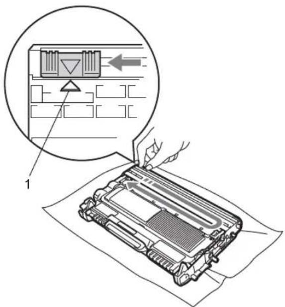 BROTHER DCP-7057W - De primaire corona reinigen - 6
