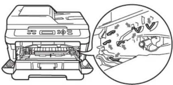 BROTHER DCP-7057W - De drumeenheid reinigen - 14