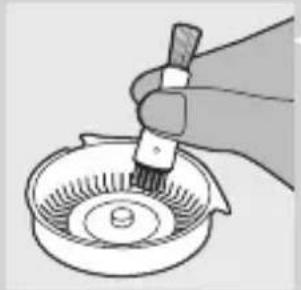 PHILIPS PowerTouch Plus PT880 - 用随附的刷子清洁剃须刀头部件 - 5