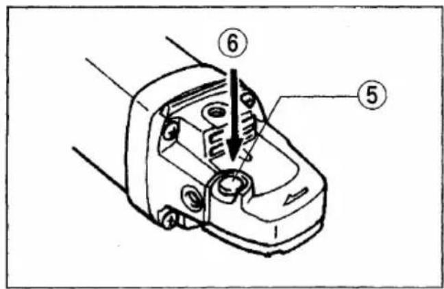 Technical diagram of a car interior with numbered parts labeled ⑤ and ⑥