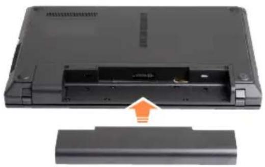 SAMSUNG NP300V5ZH - Attaching the Battery - 1