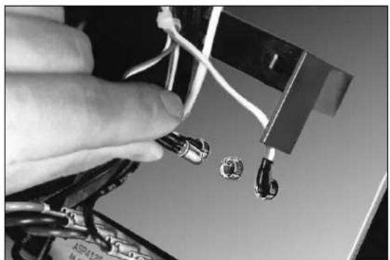 HONEYWELL F90A1001 - Mounting the F90 Using Lag Screws - 4