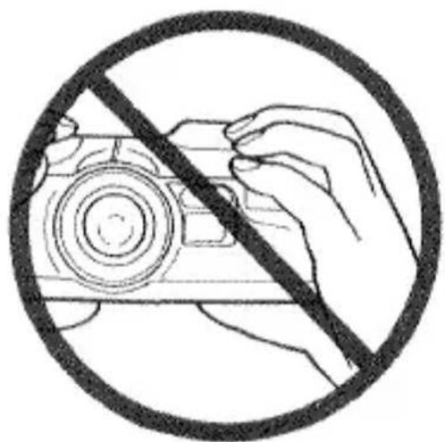 KONICA MINOLTA Freedom Zoom 105i - HOLDING THE CAMERA - 3