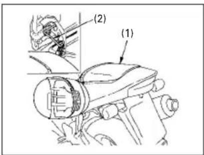 Honda CBR 900RR (2001) - O suporte do capacete foi projetado para segurança do capacete durante o estacionamento. Não dirija a motocicleta com o capacete no suporte; o capacete pode entrar em contato com a roda traseira e travá-la, além de prejudicar o controle da motocicleta. - 1
