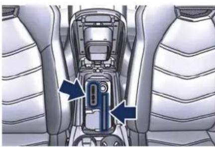 Maserati Granturismo (2020) - MultimediaPortsandPhone HousingCompartment - 1