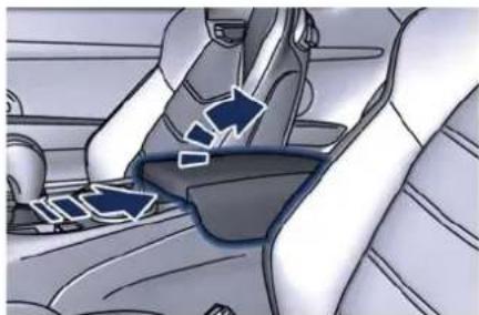 Maserati Granturismo (2020) - GloveCompartmentinside CentralConsole - 1