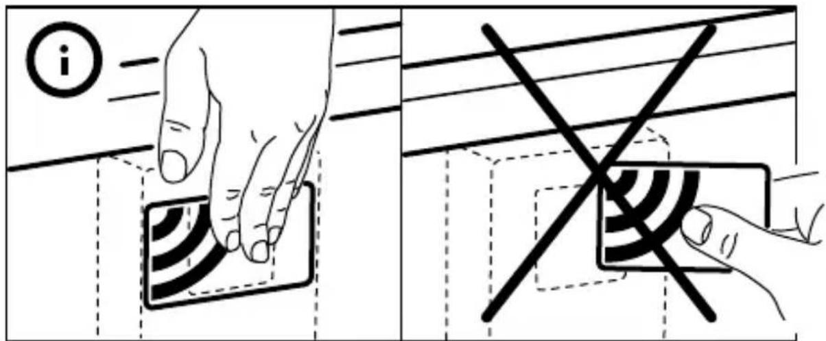Diagram illustrating a hand using a QR code to mark a specific point, with an icon indicating 'i' and a crossed-out signal symbol.