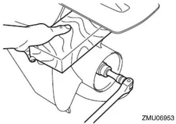 YAMAHA FL250D1 - Inspecting propeller - 2