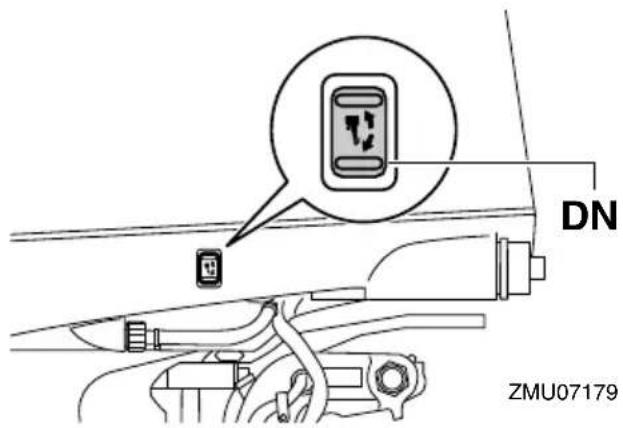 YAMAHA FL250D1 - Procedure for tilting down (power trim and tilt models) - 4
