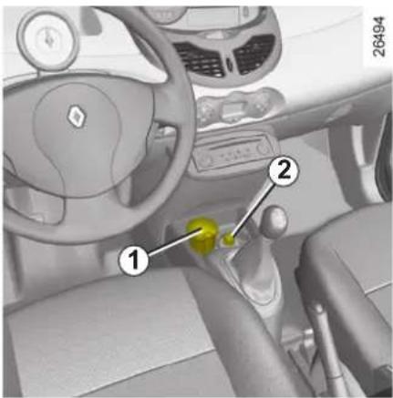 RENAULT Twingo (2009) - TUHKAKUPPI, SAVUKKEENSYTYTIN/LISÄVARUSTEIDEN PISTORASIA - 1