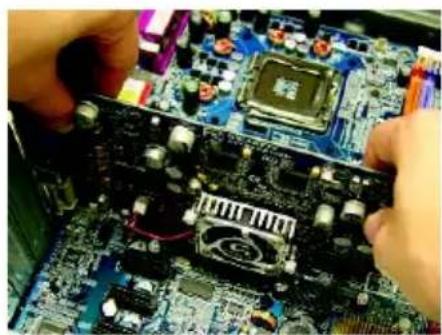 GIGABYTE GV-R487X2-2GH-B - 移除舊有的顯示卡: - 3