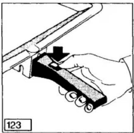 AEG Competence 321 V W - Removing the handle - 1