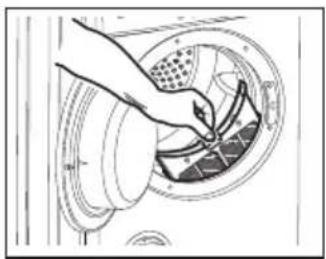 ELECTROLUX EDS7051 - 每次干衣后必须清洁此线屑滤网。 - 1