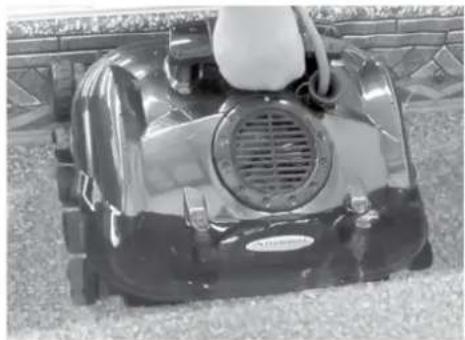 Waterco Admiral ATV - CLEANING THE ROBOTIC POOL CLEANER'S FILTER BAG - 1