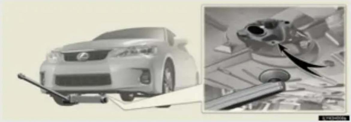 LEXUS CT 200h (2010) - Pārvietojamā domkrata pozicionēšana - 1