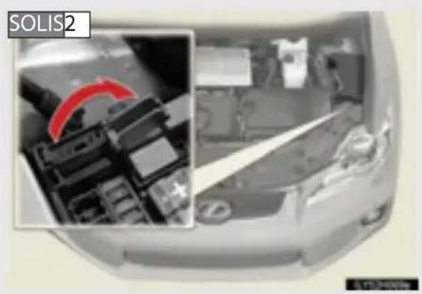LEXUS CT 200h (2010) - 5-2. Avārijas gadījumā veicamie pasākumi Ja 12 voltu akumulators izlādējies - 2