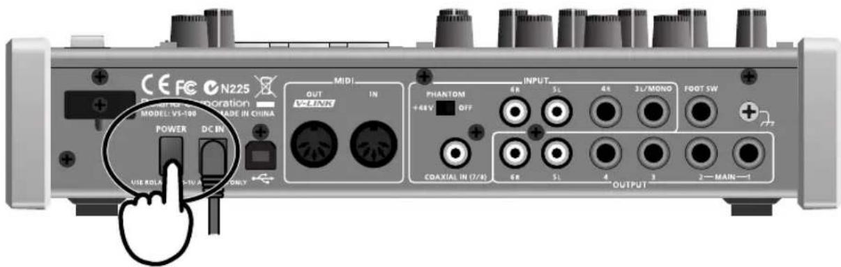 CE FC N225 MODEL: VS-100 MADE IN CHINA POWER DC IN USE ROLL ONLY MIDI OUT VLEINK IN PHANTOM +48V OFF COAXIAL IN (7/8) 6R 5L 4K 3L/MONO FOOT SW INPUT OUTPUT 2—MAIN—1