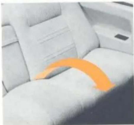 VOLVO 345 (1981) - erwijderen van de hoedenplank - 1