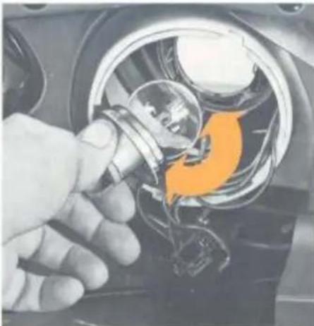 VOLVO 343 (1981) - Demontage duplolampen - 1