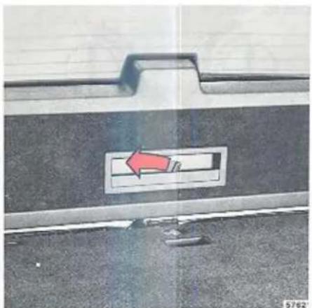 VOLVO 760 (1987) - Achterklep openen - 1