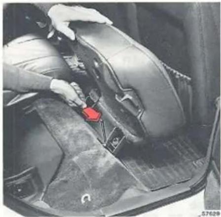 VOLVO 760 (1987) - Zitting verwijderen Verankeringsogen voor lading - 2