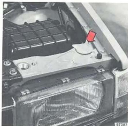 VOLVO 760 (1987) - Sproeiers afstellen - 1
