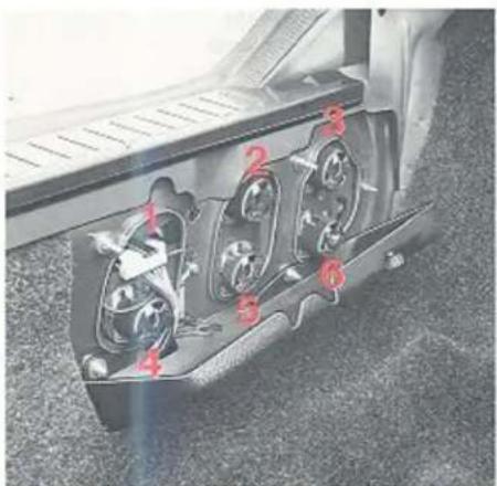 VOLVO 760 (1987) - Gloeilamp in een hoeklicht vóór vervangen - 3