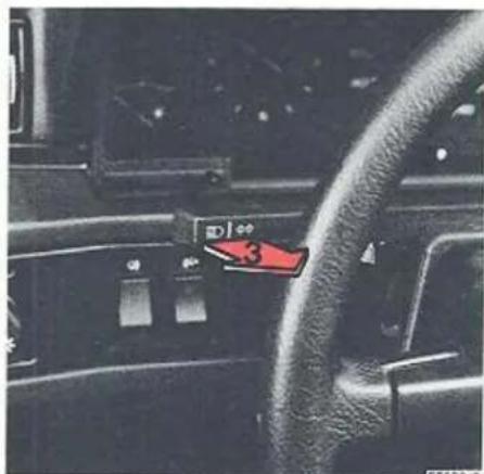 VOLVO 760 (1987) - Richtingaanwijzers Waarschuwingsknipperlichten - 2