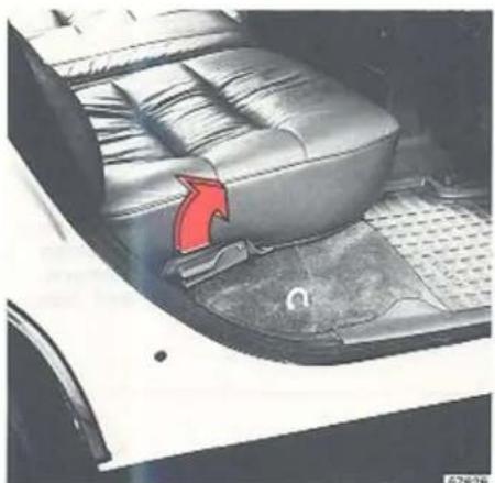 VOLVO 760 (1987) - Achterbank opklappen; laadruimte verlengen - 2