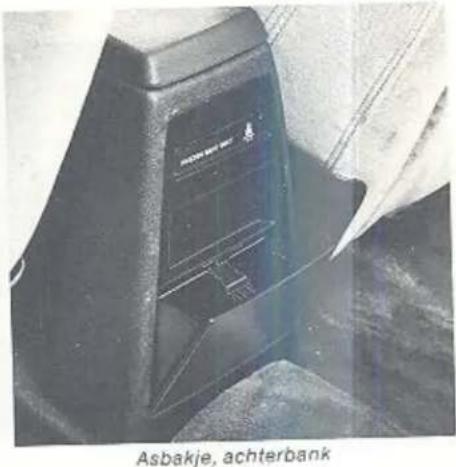 ASBAKJE, achterbank