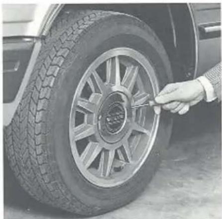 VOLVO 760 GLE TDI (1983) - Wiel verwisselen - 2