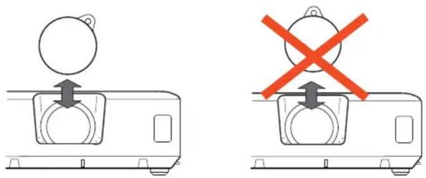 HITACHI ED-X50EP - Wees voorzichtig wanneer u de lensdop bevestigt en verwijdert. - 1