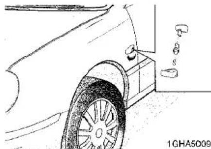 KIA Opirus - Vervangen van lamp mistachter- of achterlicht, achteruitrijlicht en derde remlicht - 1