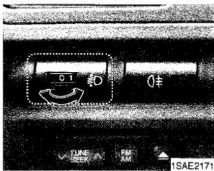 0 1 0 TUNE SEEK FM AM 1SAE2171