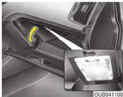 KIA Rio IV - ⚠ OPMERKING - Verlichting make-upspiegel (indien van toepassing) - 1