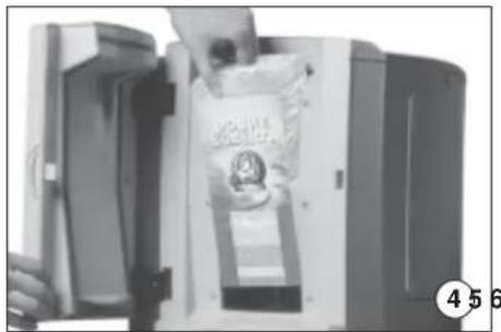 Douwe Egberts Cafitesse 50 - Het vullen van het koudwaterreservoir - 2