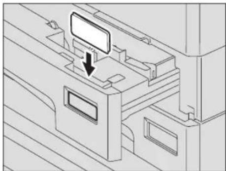 TOSHIBA e-studio 182 - Zorg ervoor dat de stapel papier helemaal past onder de vergrendelingen van de papiergeleiders. - 2