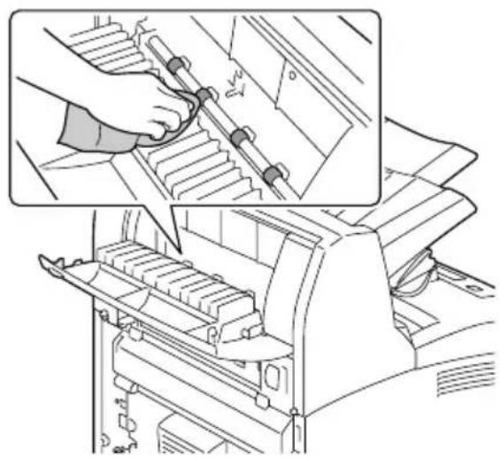 KONICA MINOLTA PagePro 4650EN - De toevoerrollen van de offsetlade reinigen - 2