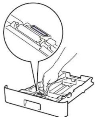 BROTHER MFC-L9570CDWTSP - De papierinvoerrollen schoonmaken - 2
