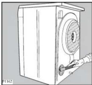 ZANUSSI ZTB 200 - Het achterste luchtrooster schoonmaken - 1