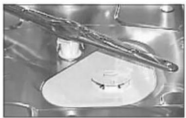 Ariston Thermo LV 46 A - Het schoonmaken van de sproeiarmen - 2